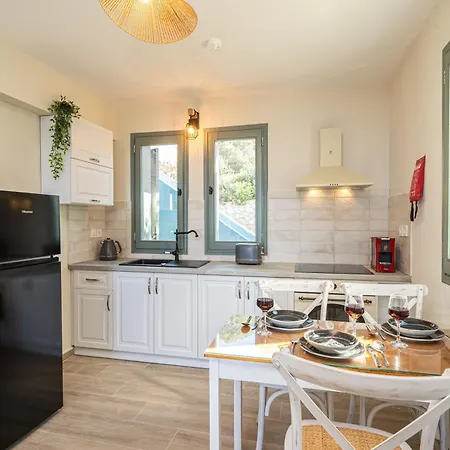 Hellosummer Boutique Suites,near Fiscardo! Aparthotel Antipata (Erisos)