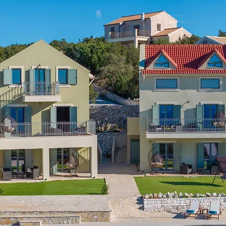 Ξενοδοχείο με διαμερίσματα Hellosummer Boutique Suites,near Fiscardo! 4*