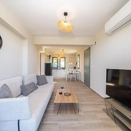 Hellosummer Boutique Suites,near Fiscardo! Ξενοδοχείο με διαμερίσματα 4*